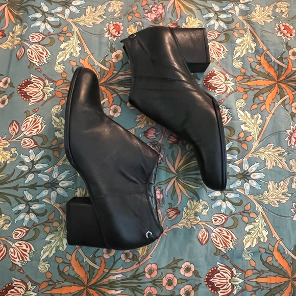 Stuart Weitzman Leather Booties - Picture 4 of 9